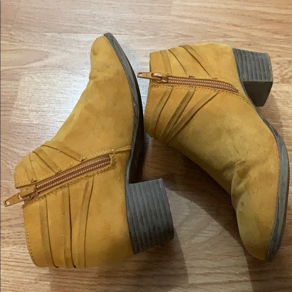 Girls mustard booties - Picture 4 of 6